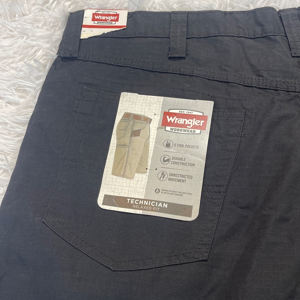 WRANGLER WORKWEAR Men's BLACK Flat Front Shorts SIZE 40 NWT - Picture 5 of 7